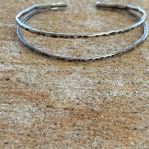 Manchette en argent sterling martelé, Bracelet manchette, Bracelet en argent sterling, Bijoux minimalistes