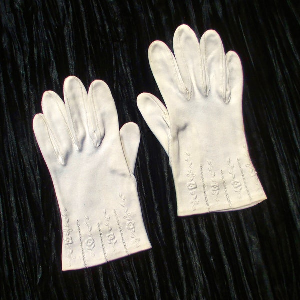 Women's Off-White Gloves, Embroidered Floral Design, Mid Century Modern Wedding Bridal, Spring Accent, Victorian Edwardian Fashion Accessory