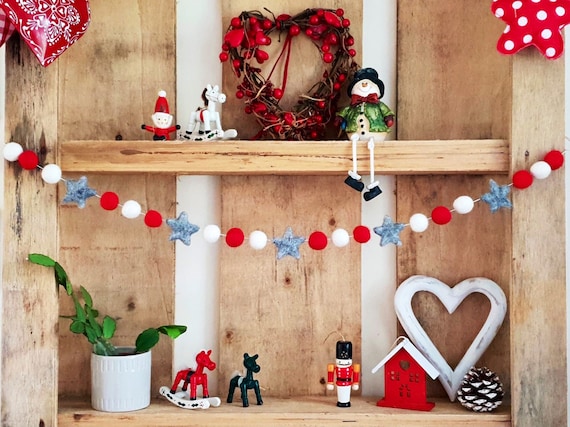 Nordic Christmas red and grey garland, Scandi Christmas garland, Christmas mantle wreath, 2021 Christmas / Christmas decoration