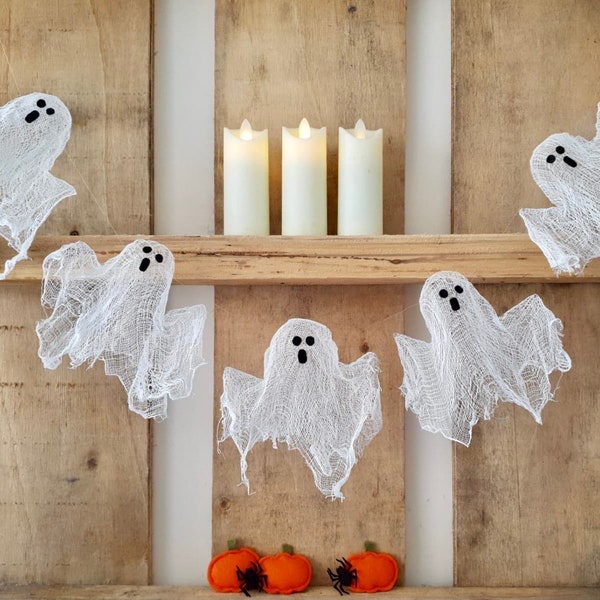 Ghostly garland, Ghoul ghost Garland, Halloween Wall decor, Scary garland, Halloween decor / floating ghosts, Halloween