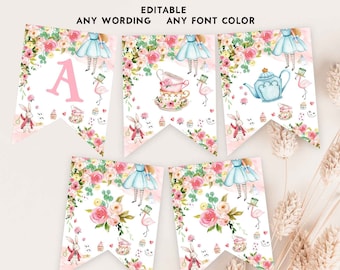 Puede incluir: Banner imprimible de temática de Alicia en el País de las Maravillas con colores rosa y azul. El banner presenta una taza de té, una tetera, un flamenco, un conejo blanco y personajes de Alicia en el País de las Maravillas. El banner es editable y se puede personalizar con cualquier texto y color de fuente.