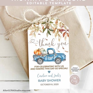 Puede incluir: Un camión azul con calabazas en la caja, rodeado de hojas de otoño. El camión tiene un mensaje de agradecimiento y el texto "Caroline and Jack's Baby Shower October 8, 2020".