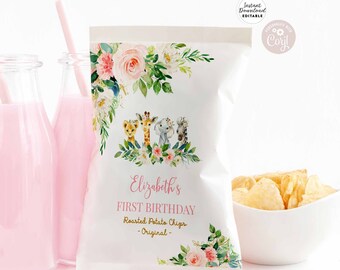 Puede incluir: Bolsa de chips blanca con un diseño floral y una jirafa, un elefante y un mono. La bolsa dice "Elizabeth's First Birthday" y "Roasted Potato Chips - Original -" en texto rosa.