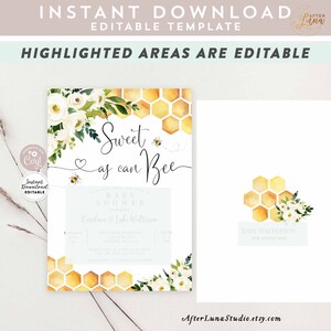 Op de afbeelding: Een afdrukbare babyshower-uitnodiging met een aquarel-honingraatpatroon en witte bloemen. De tekst luidt "Sweet as can Bee" en bevat de namen "Caroline & Luke Waltersson".