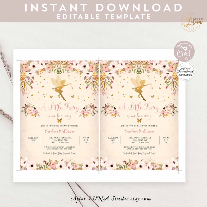 Puede incluir: Una invitaci&oacute;n de baby shower rosa y dorada con una ilustraci&oacute;n de hada y un borde floral. El texto dice "A Little Fairy is on her way".