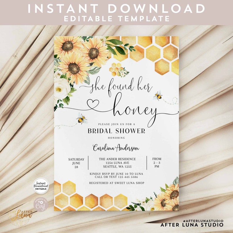 K&ouml;nnte beinhalten: Eine druckbare Einladung zu einer Bridal Shower mit einem Aquarelldesign mit Sonnenblumen, wei&szlig;en Blumen und einem Wabenmuster. Der Text lautet "She found her honey" und enth&auml;lt Details zur Veranstaltung, wie Datum, Uhrzeit, Ort und RSVP-Informationen.