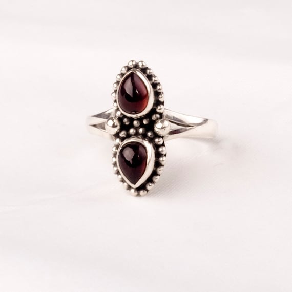 Superbe bague grand large anneau gravé couleur argent bijou vintage taille 58
