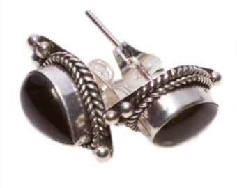 Stunning Vintage Silver Earrings. Unique design. With Onyx gems.