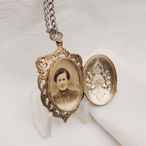 Stunning Antique Silver / Locket Pendant with chain.