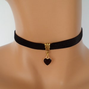 Black heart choker