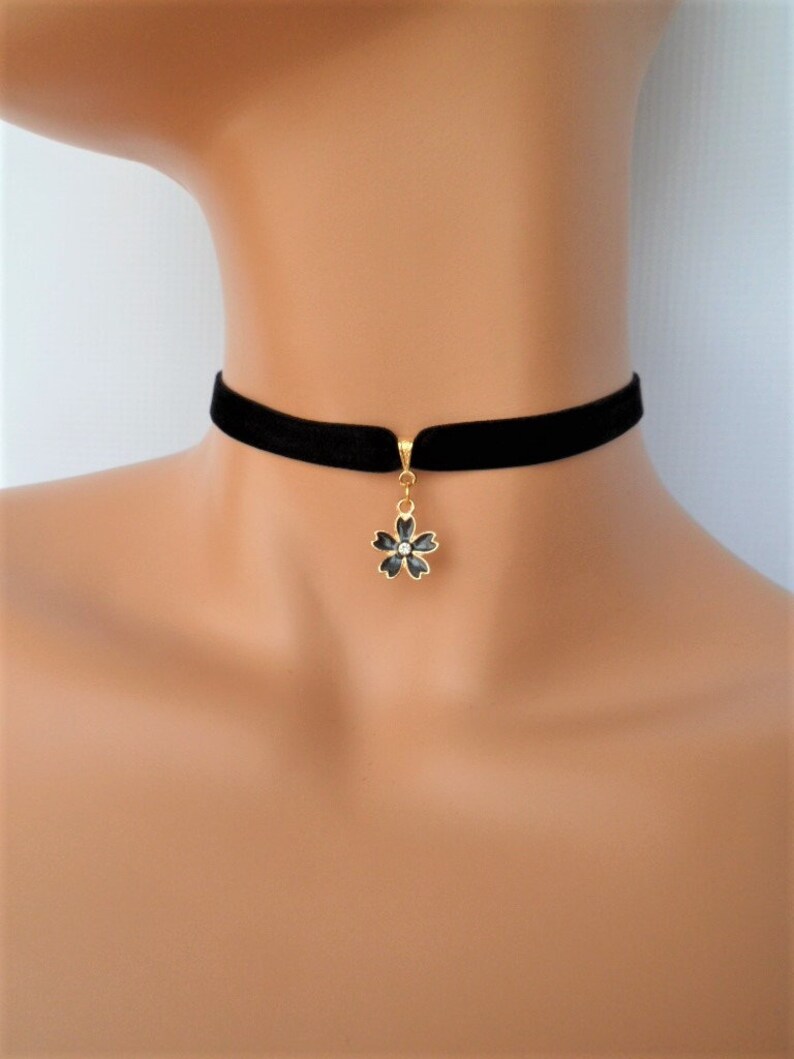 flower choker