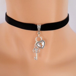 Padlock and key choker, black velvet