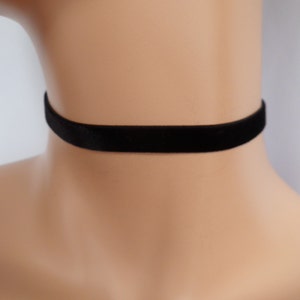 Thin black choker