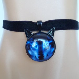 Wolf blue choker