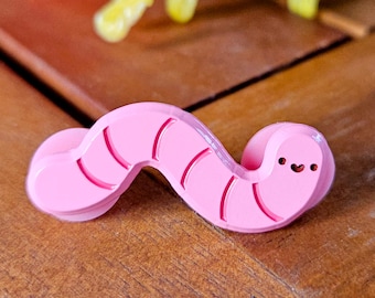 Wiggle Worm - Spilla in smalto morbido tinto rosa