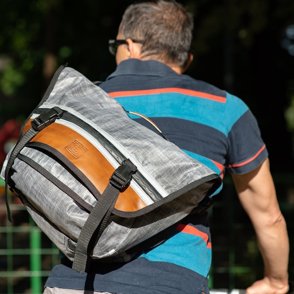 Bolsa impermeable para mensajero de bicicleta, bolsa para computadora portátil hecha de tela Cordura o X-pac, mochila para motocicleta, bolsa de viajero, mochila cruzada,