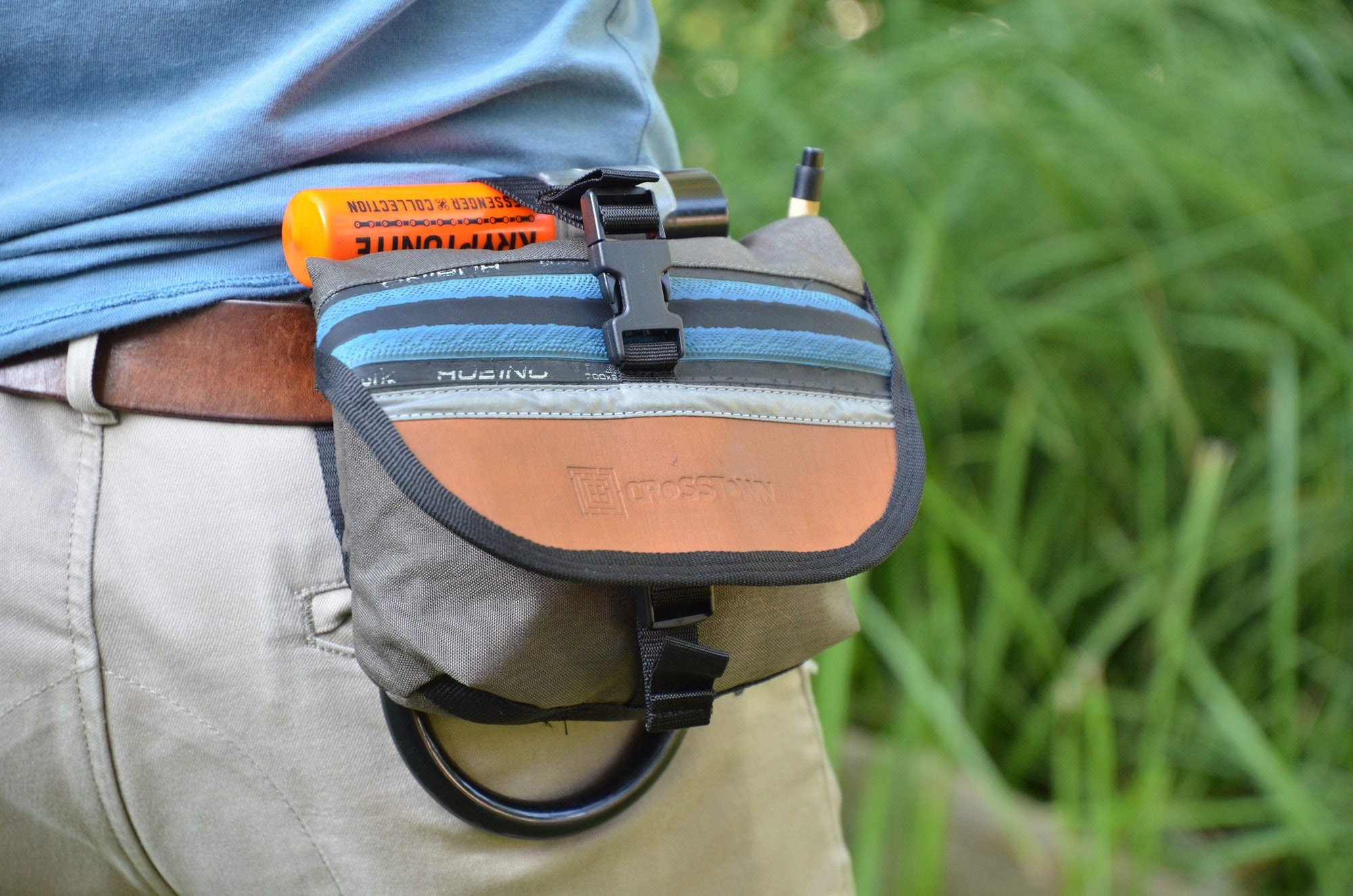 fanny pack with lock