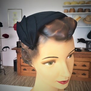 Half Hat black made of linen, 50s style