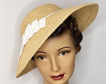 Chapeau d'été femme Candice en paille de papier, jaune vanille, dans le New Look des années 50.