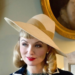 Lady's fedora panama hat in 40s style