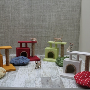 1:12 Scale Cat House with Toys
