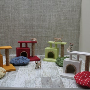 1:12 Scale Cat House with Toys