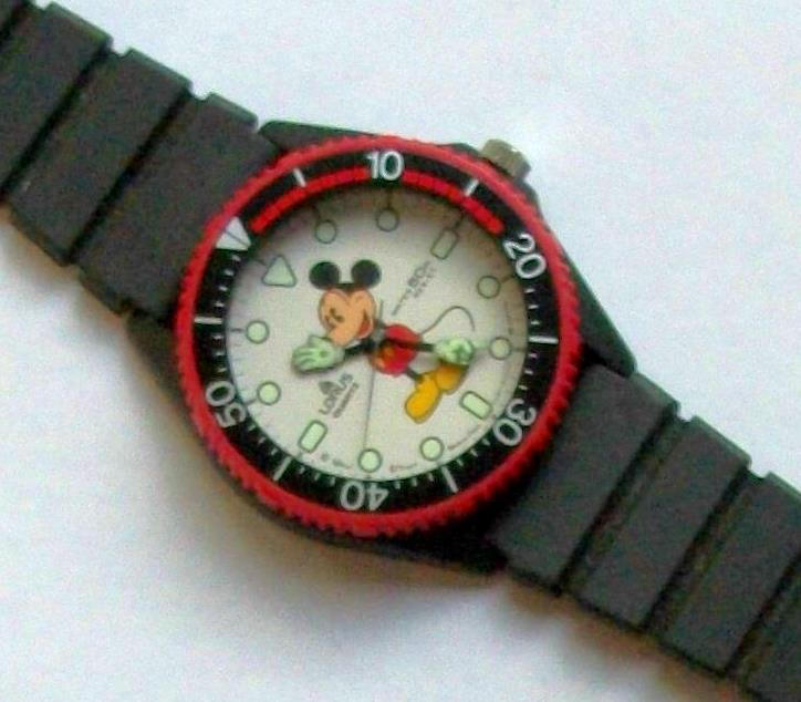 Mickey mouse dive watch best sale