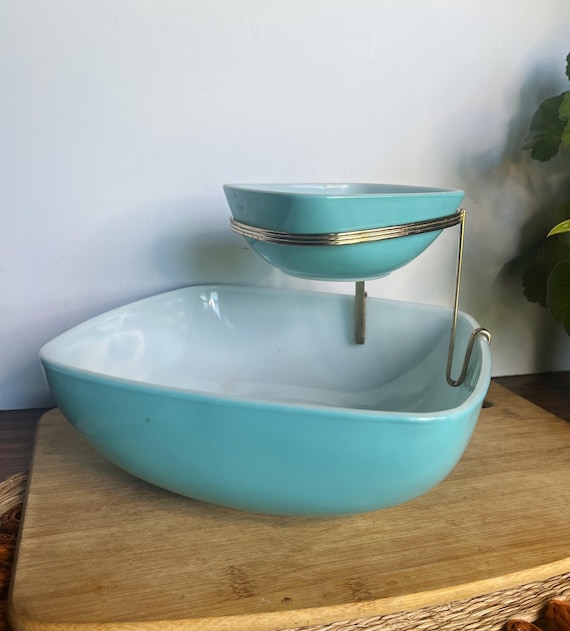 Old Pyrex ターコイズ　ミルクグラス　冷蔵庫ディッシュ Vintage Pyrex Turquoise Chip and Dip Set, #410 & #025, With Metal