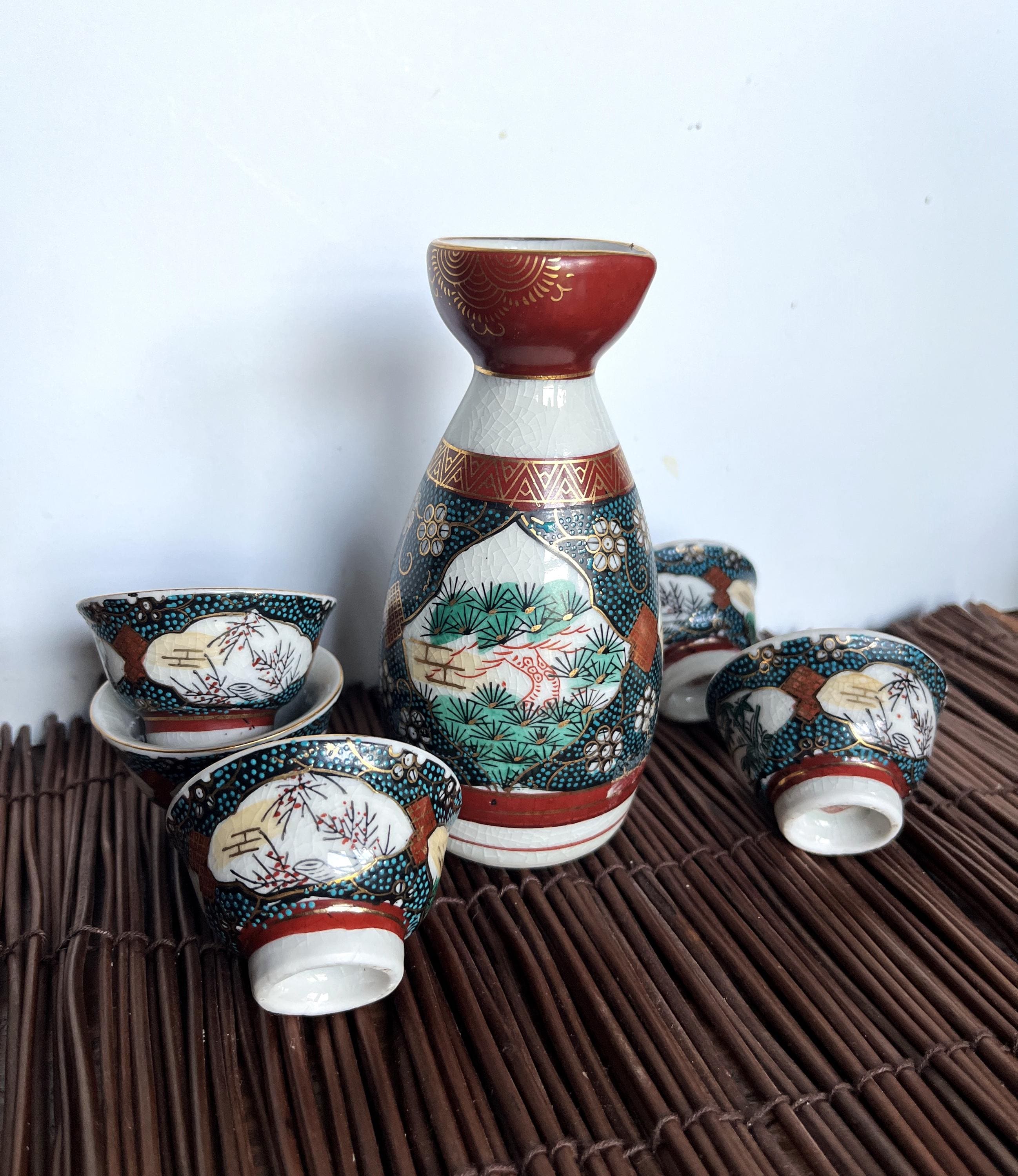 アニミューン５袋　sakie Antique Vintage Japanese Saki Set, Kutani Ware, Kutani Sake Set