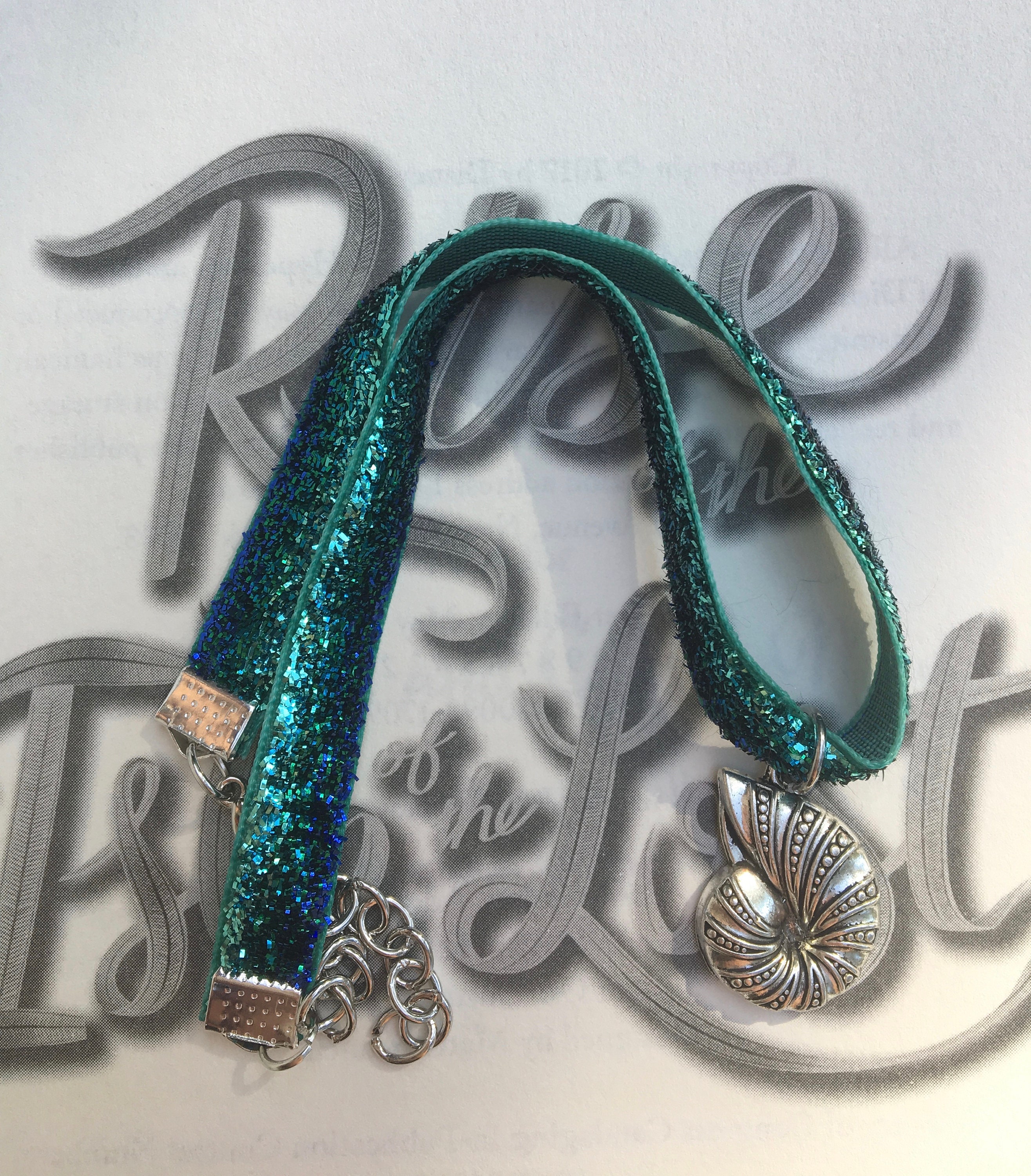 Descendants 3 deals uma necklace