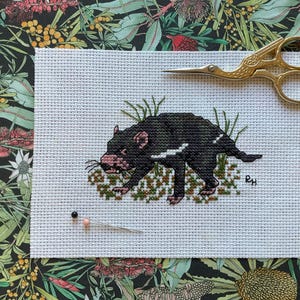 Schema punto croce fauna australiana - Diavolo della Tasmania. Download immediato PDF