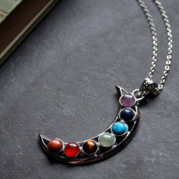 Halbmond sieben Chakra Stein Anhänger Halskette oder Choker | Chakra Moon Halskette | Stein Anhänger | Chakra-Kette | Mond Halskette