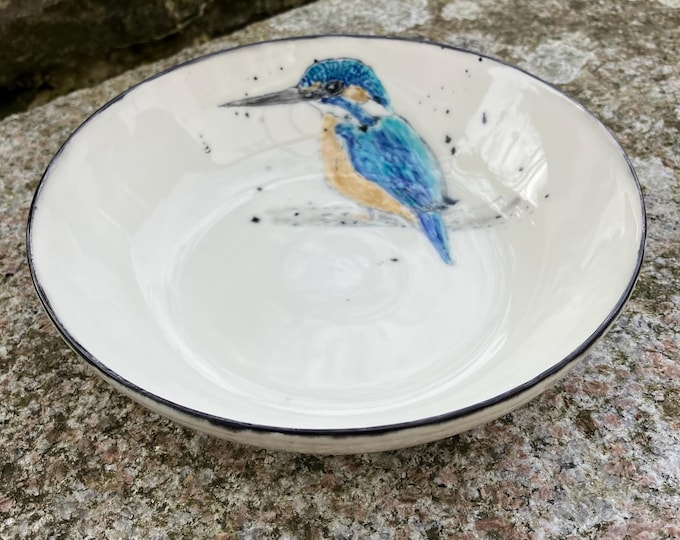 Handmade ceramic cream coloured bowl with hand painted kingfisher design for food, snacks or decorative item. Medium size.