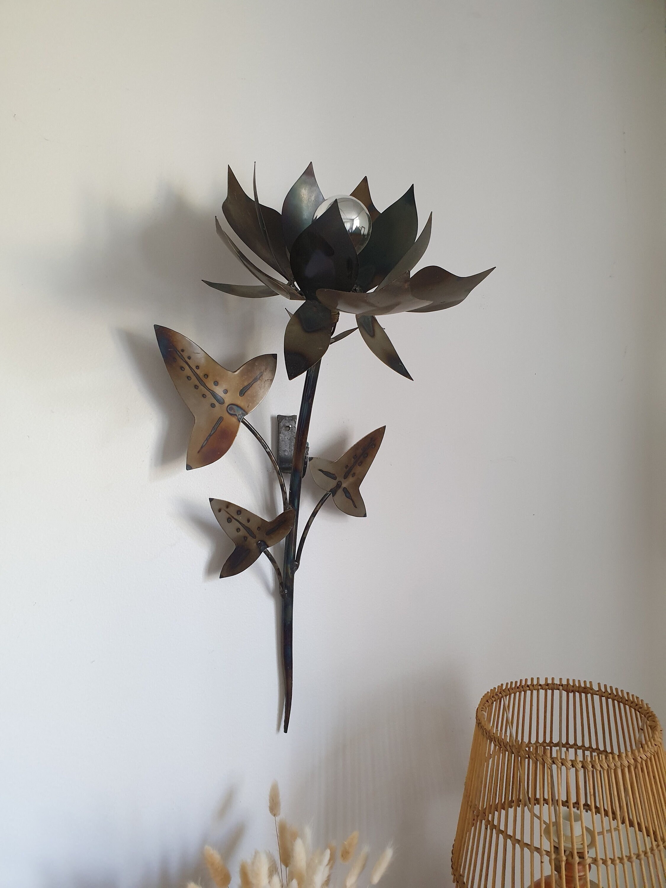 Flower wall lamp