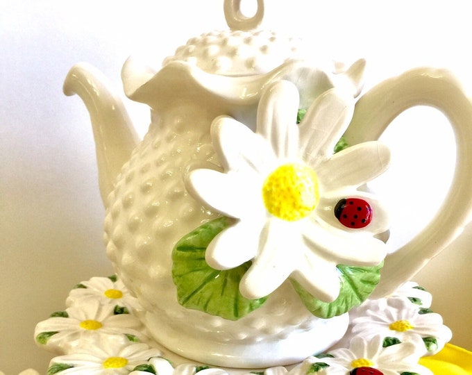 SALE Vintage Hobnail Daisy Ladybug Tea Set 13 Pieces - Etsy