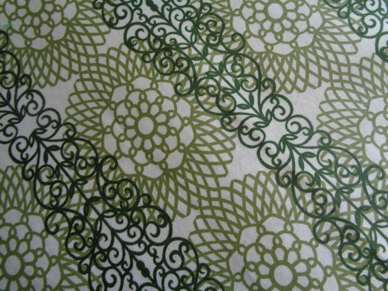 Cotton Quilting Quilt Sew Crafts USA Supplies \u2022 Green /& White Floral Geometric Spirograph Print Fabric