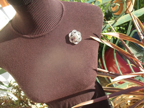 Solid silver filigree brooch, handmade flower sha… - image 3