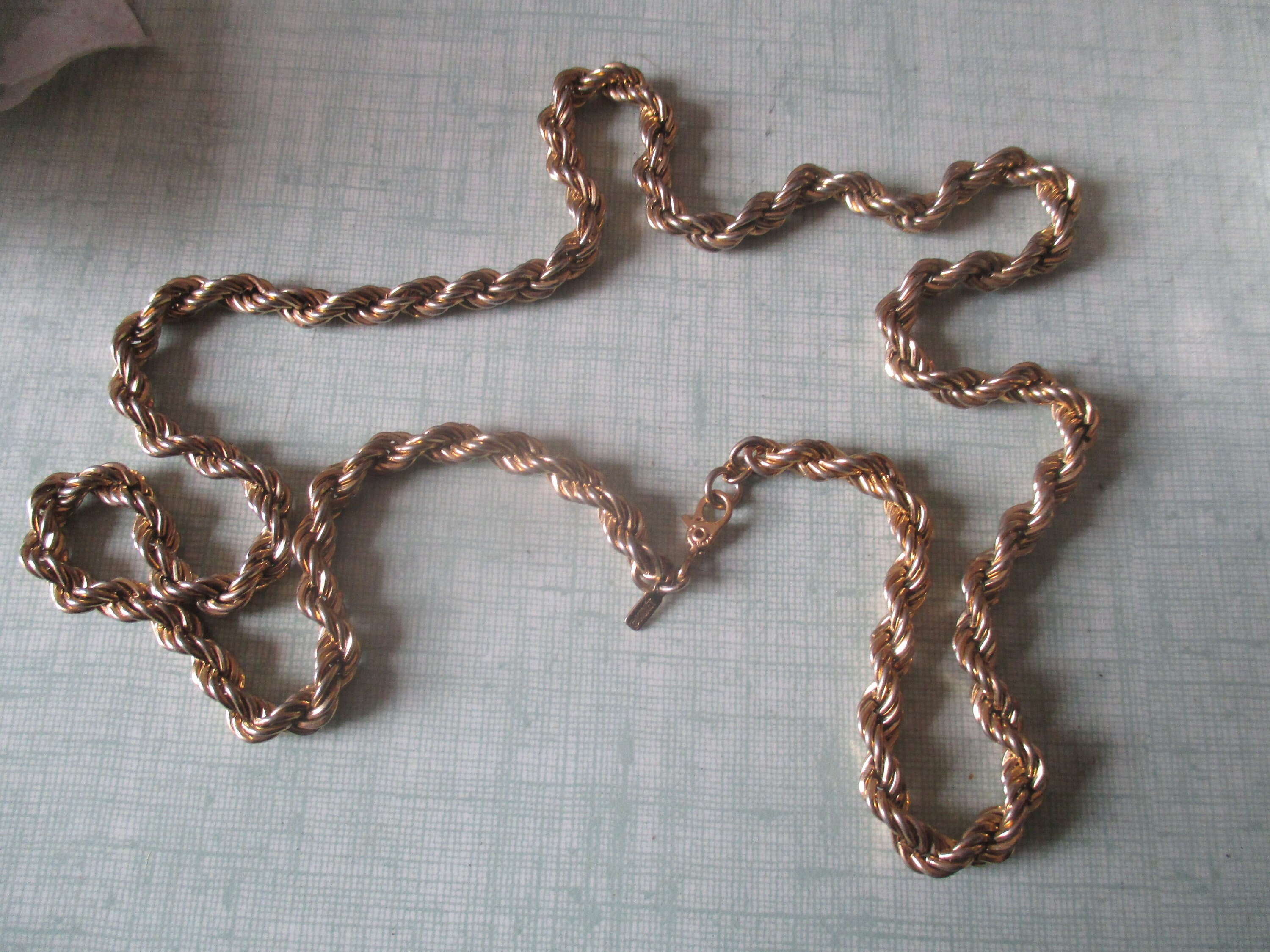 80s Monet gold tone chain, unisex signed collectible jewellery