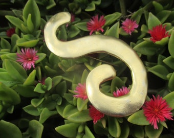 80s signed satin gold tone brooch signed Multiples, swirled S shape, big large size