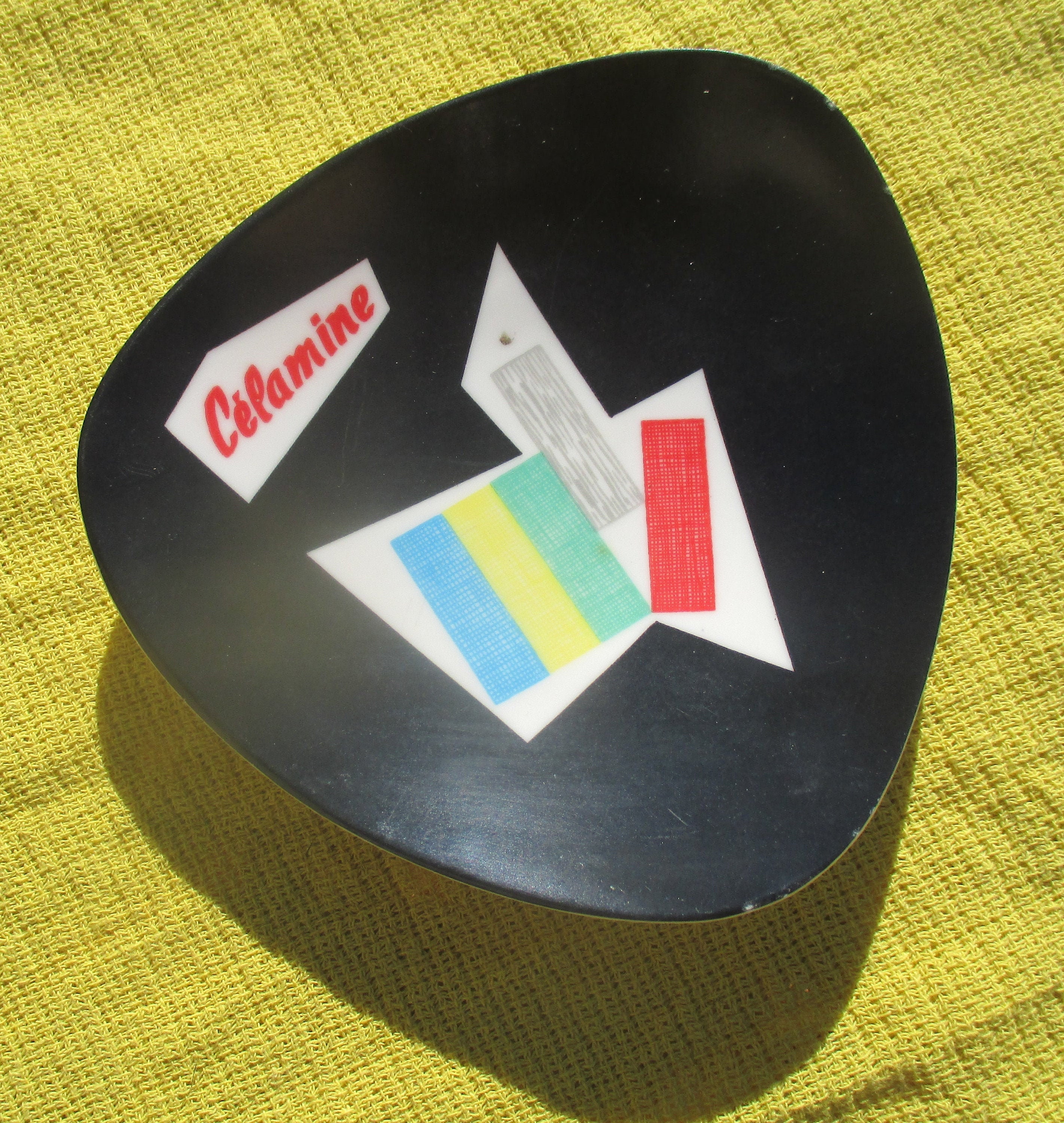 50S Celamine Melamine Ornamine Designer Plat, Triangulaire Géométrique Milieu Du Siècle Design Moder