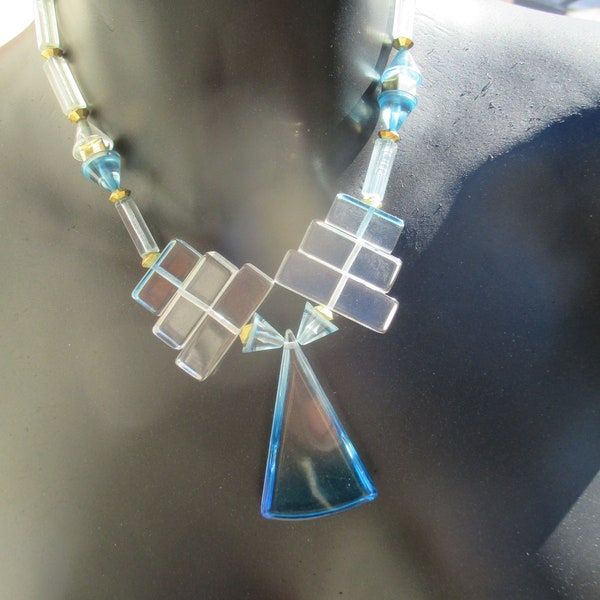 Gorgeous perspex choker necklace, runway geometric transparent clear to ice blue