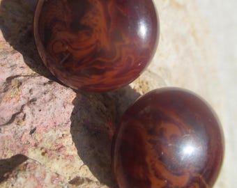 40s authentic bakelite clip on earrings, root beer semi-transparent swirled / marbled button clips