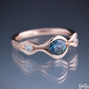 Teal Blue Montana Sapphire &Diamonds Drie Stenen Verlovingsring Wave Ring Moderne Unieke Minimale Aangepaste Bestelling - 14k, 18k Goud of Platina