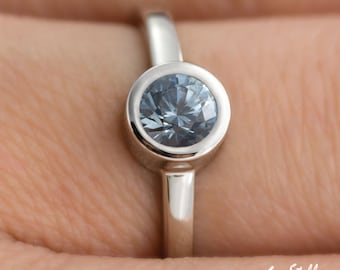 Anillo de compromiso de zafiro azul Montana Bisel de zafiro Set Anillo de compromiso Anillo de promesa de boda ético mínimo moderno 14k, oro de 18k, platino