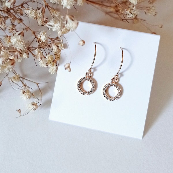 Boucles d'oreilles pendantes et minimalistes | Boucles d’oreilles en plaqué or 3 microns | Pendentif zirconium | Cadeau femme, anniversaire