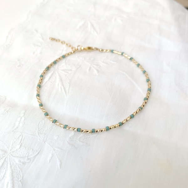 Bracelet fin, délicat et intemporel | Bleu vert et doré | En gold filled 14K et perles verre miyuki | Cadeau pour femme, fêtes des mères