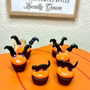 Halloween cupcakes (2 pcs) 1:6 scale Made for 11.5” fashion dolls. Dollhouse food dioramas