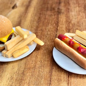 1:6 scale 2 hot dogs or 2 cheeseburgers + chips fries picnic food lunch for 8-12” fashion dolls action figures miniature food dollhouses