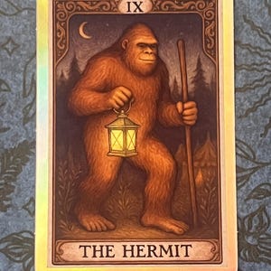Pegatina del Tarot Críptido Pie Grande Sasquatch El Yeti Ermitaño El Hombre Hierba