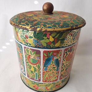 Vintage Hallmark 12 Days Of Christmas Collectible Round Cookie Tin